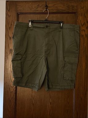 True Nation Olive Cargo Men’s Shorts - Casual Utility Style 46W